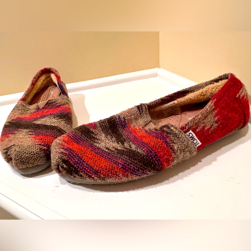 TOMS Shoes! BNWT! Size 8